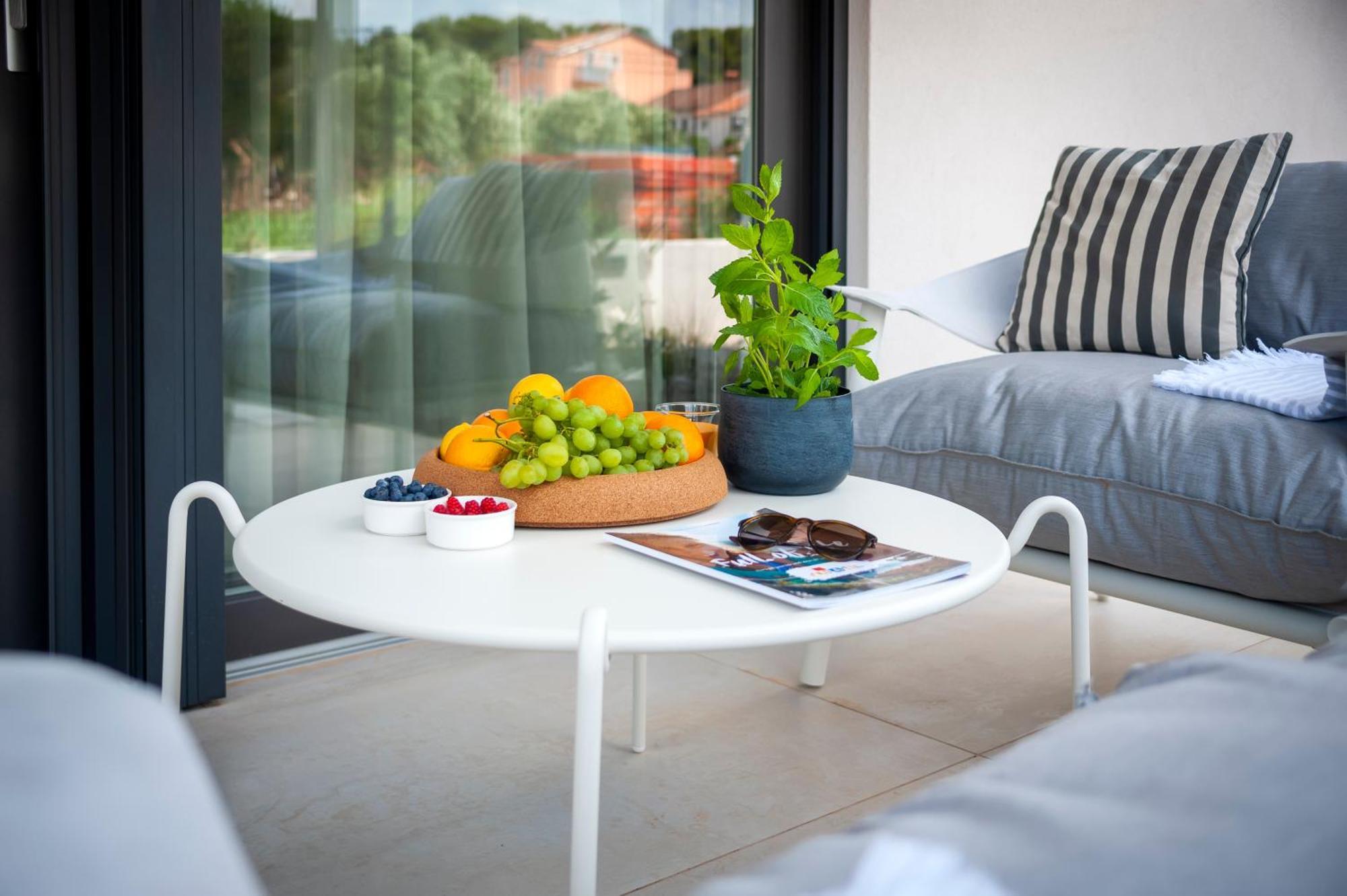 Apartment 4r Royal Rojnic 3