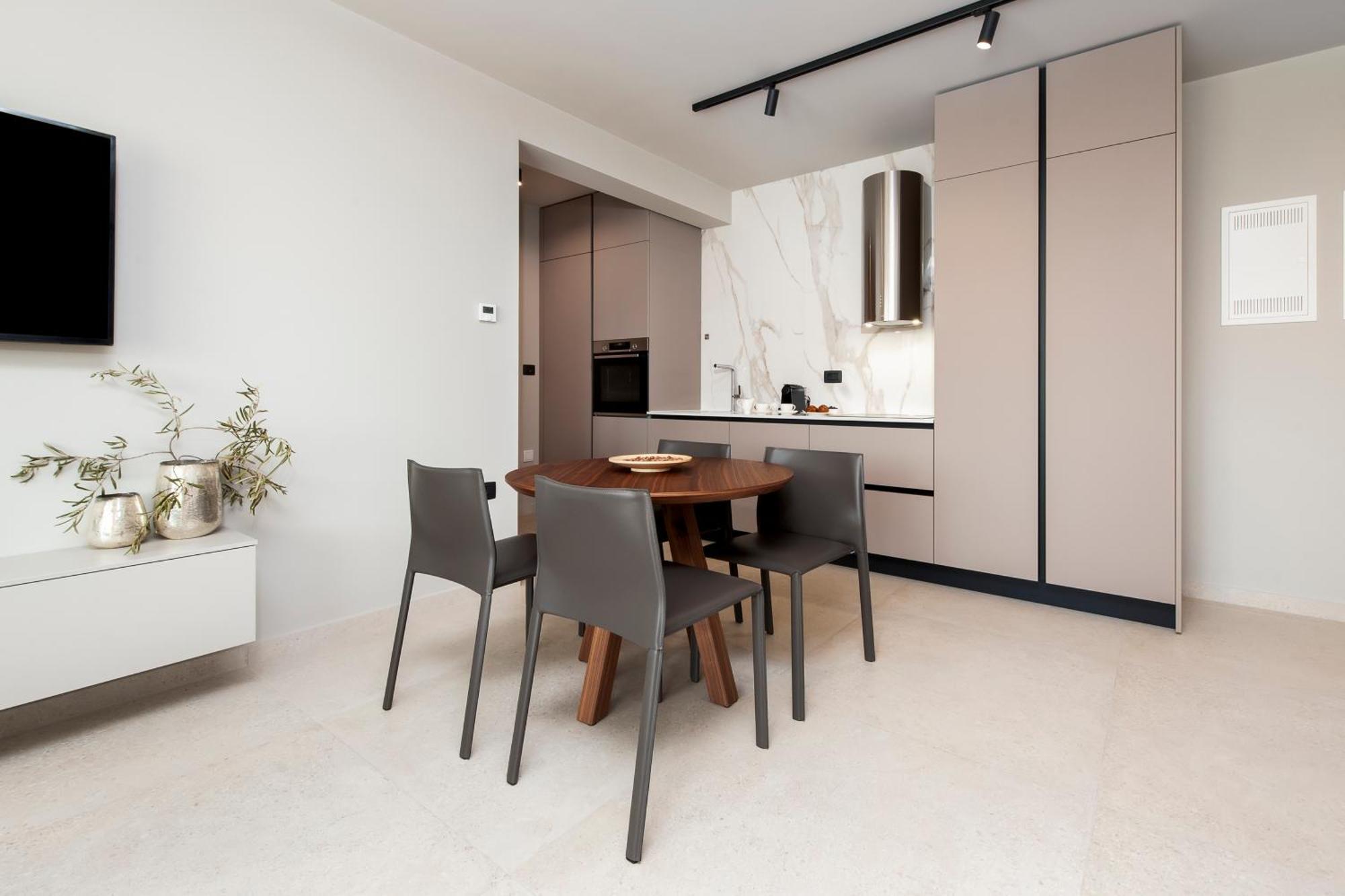 4r Royal Rojnic 3 Apartment