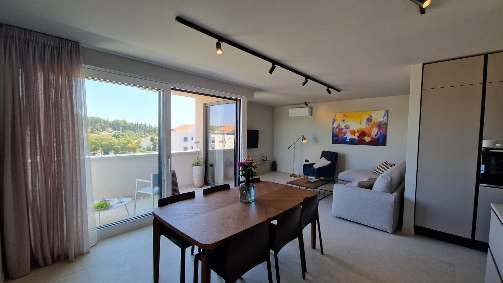 4r Royal Rojnic 3 Apartment *