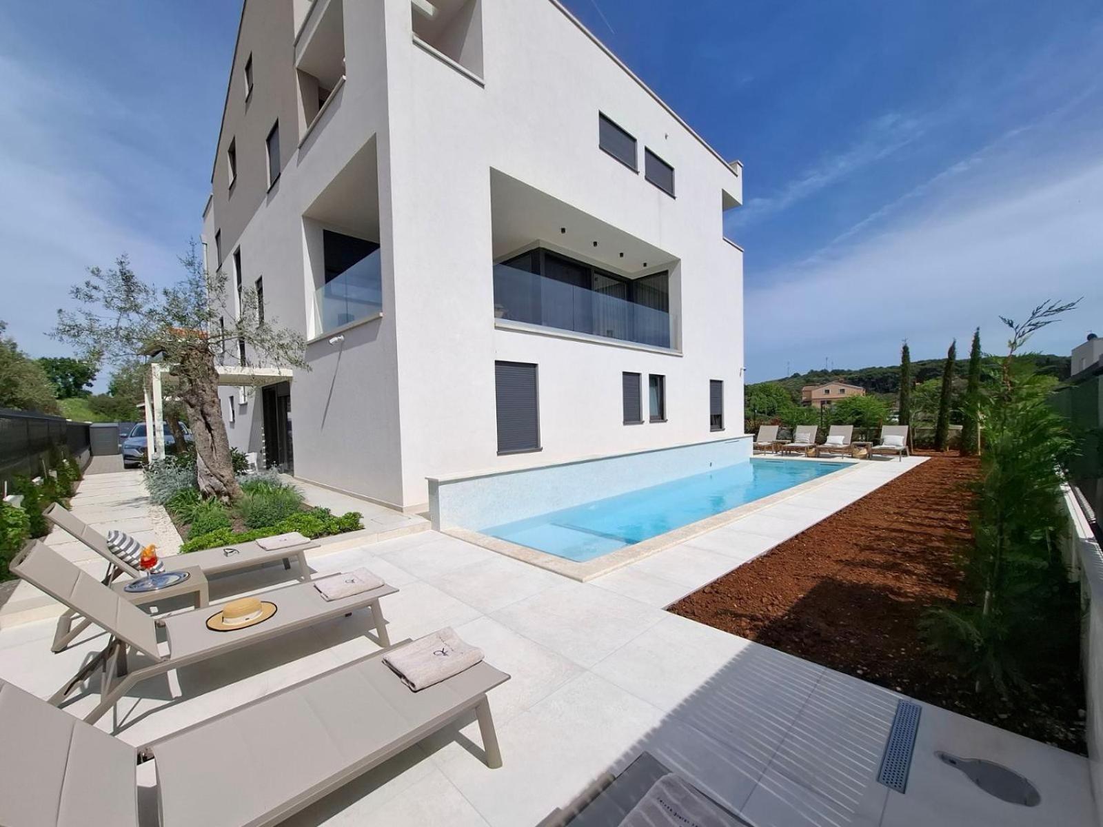 Apartment 4r Royal Rojnic 3