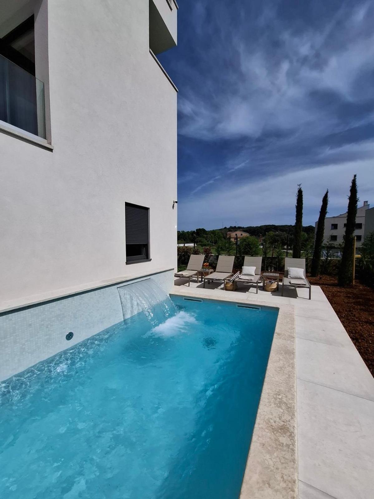 Apartment 4r Royal Rojnic 3 *